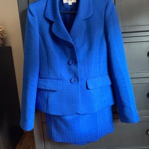 Le Suit Blue Skirt Suit Size 4